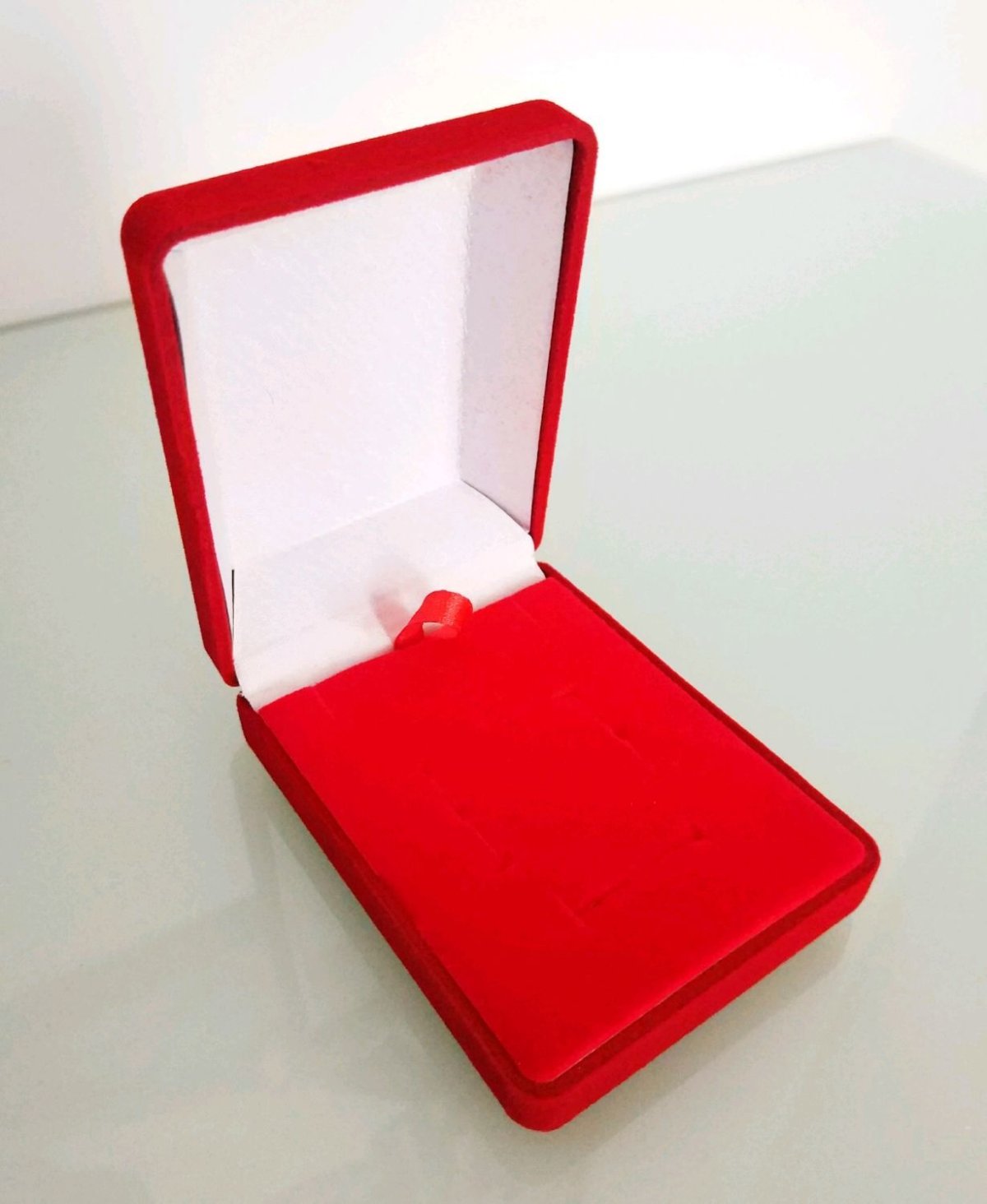 Коробка кашированная с атласным ложементом