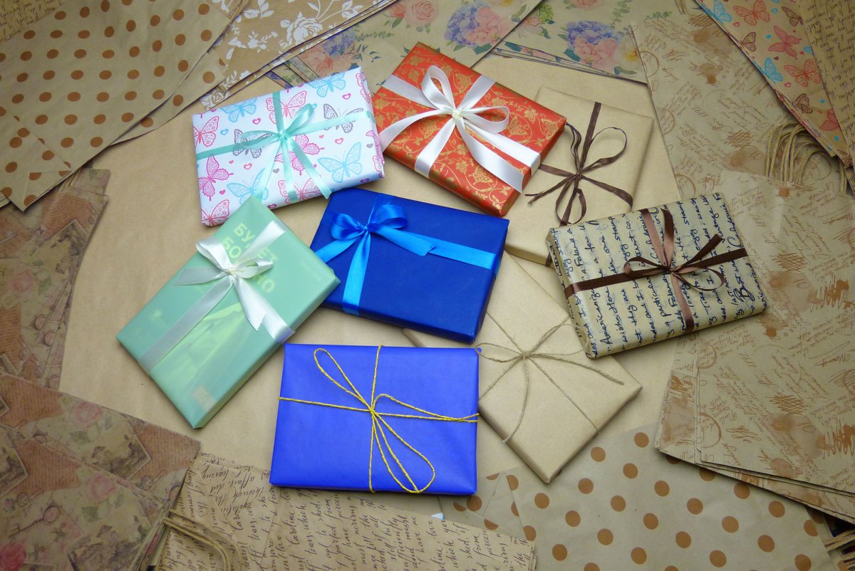 Упаковка полотенца в подарок крафтовую бумагу