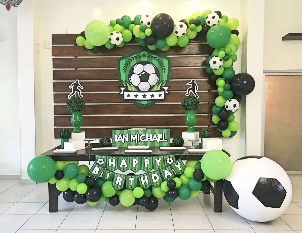 Украшение шарами футбольный стиль