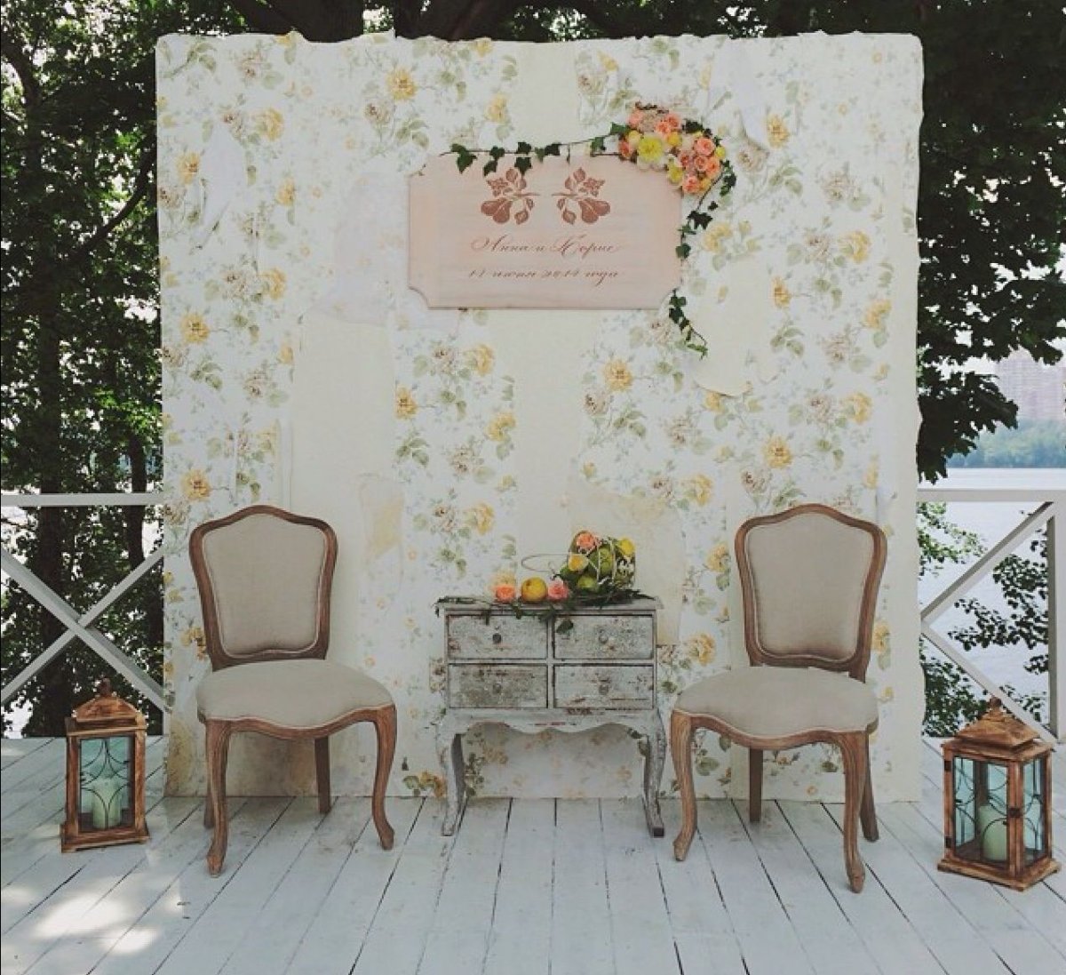 Фотозона для мебели в стиле