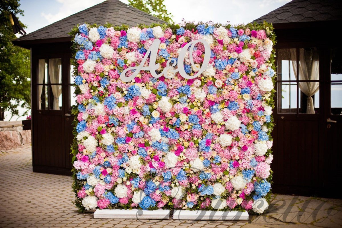 Украшение зала бумажными цветами