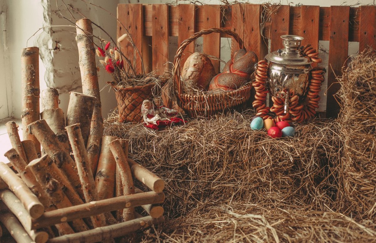 Фотозона с сеном в народном стиле