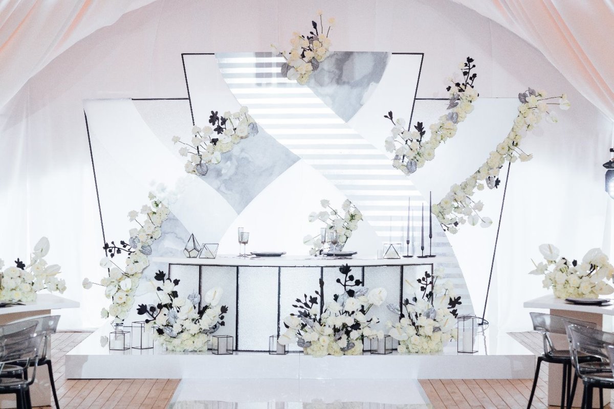 Свадебный декор зала с геометрией