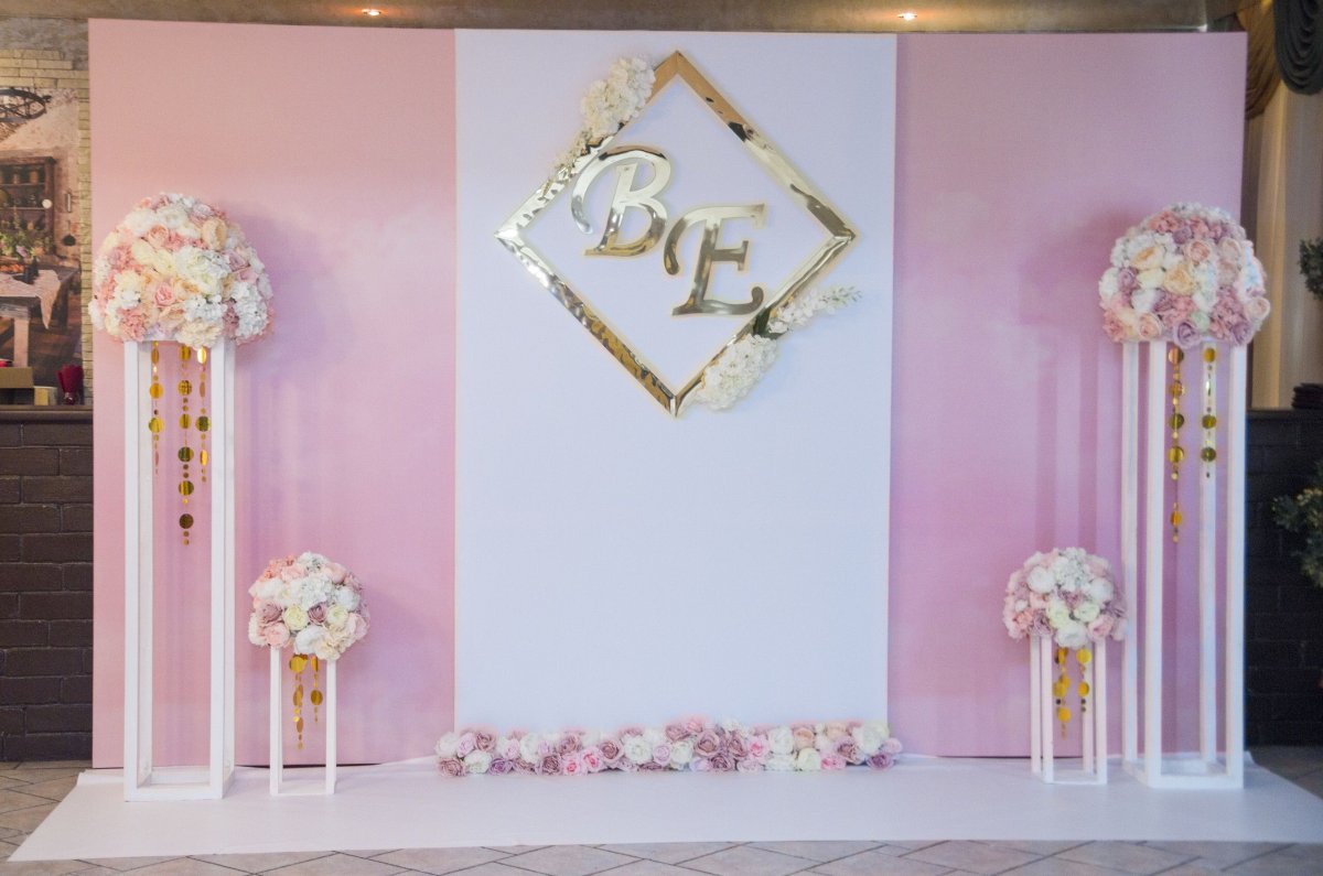 Фотозона на свадьбу стильный строгий