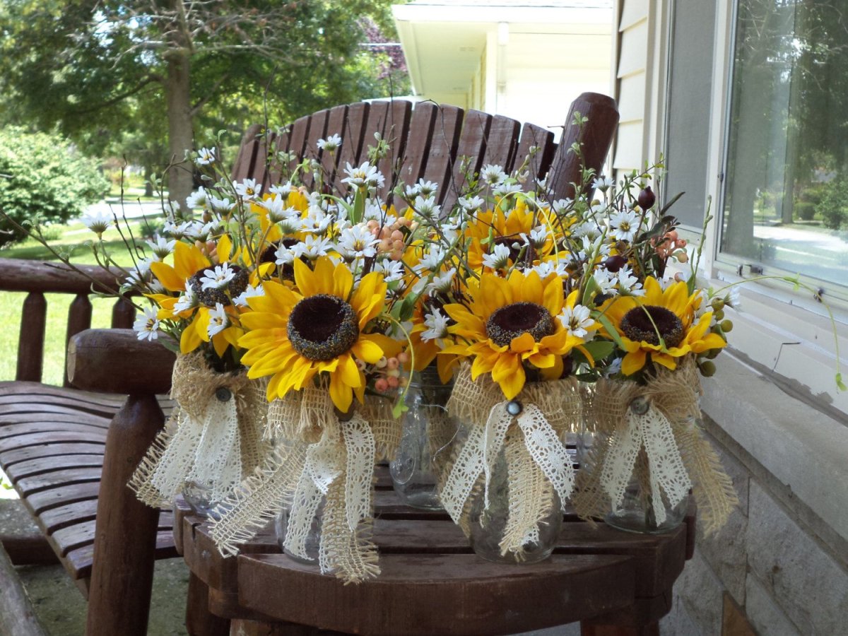 Забор с подсолнухами