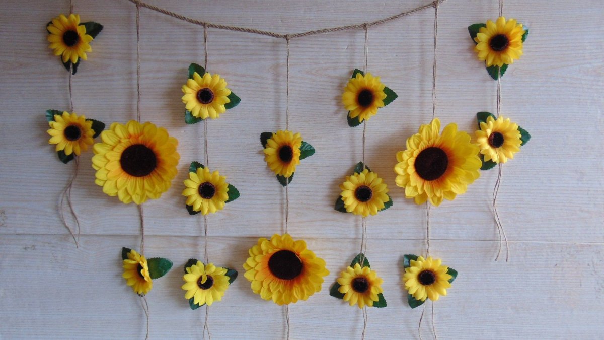 Вертикальный букет с подсолнухами
