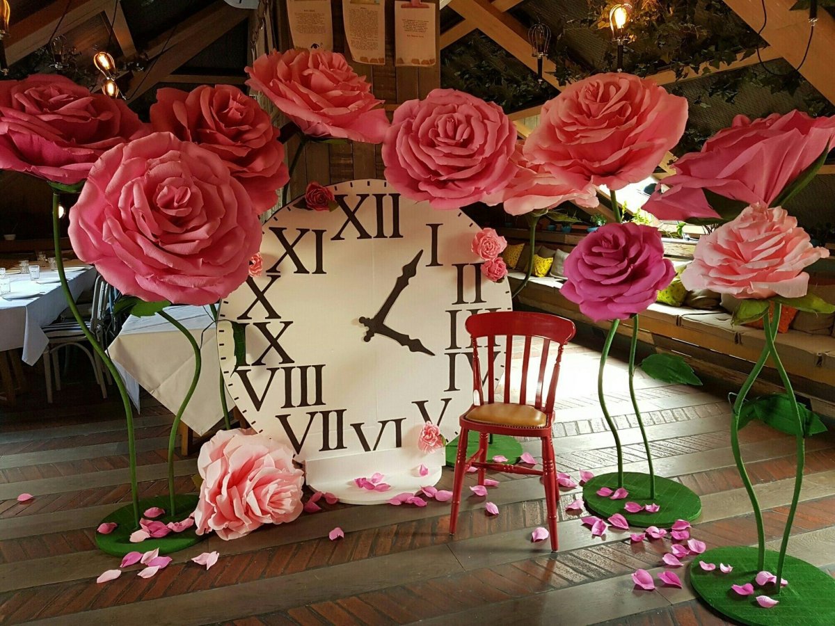 Фотозона Алиса в стране чудес