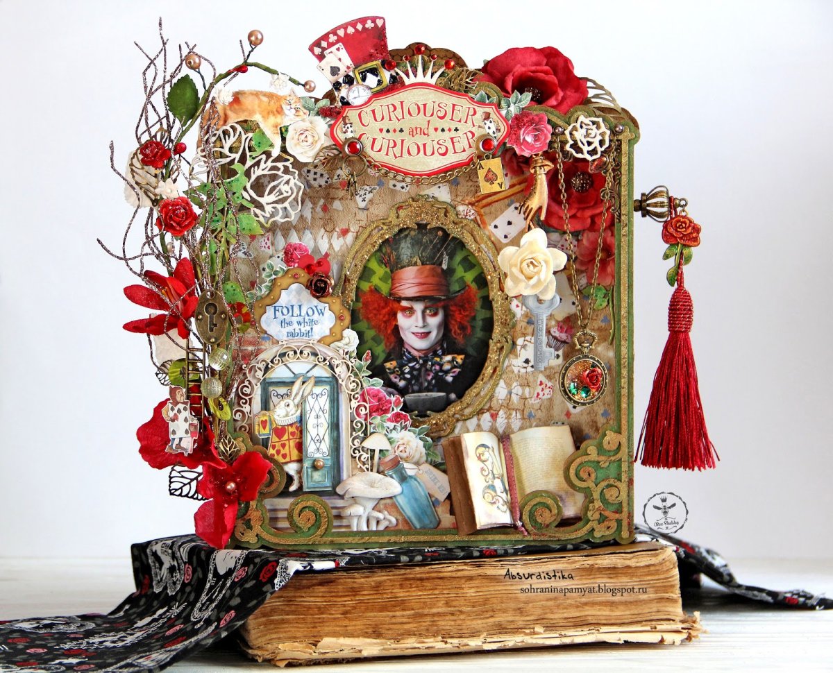 Скрап альбом Алиса в стране чудес