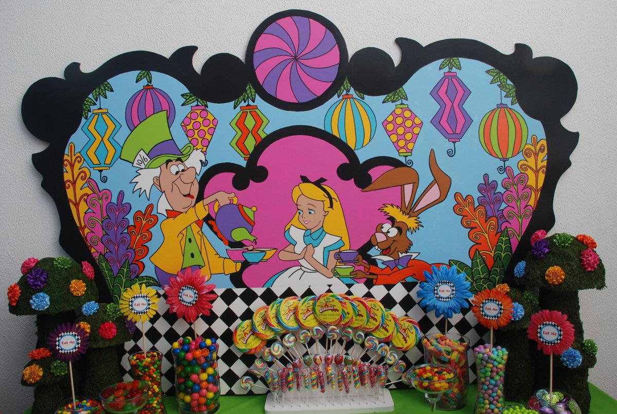 Алиса в стране чудес баннер для фотозоны