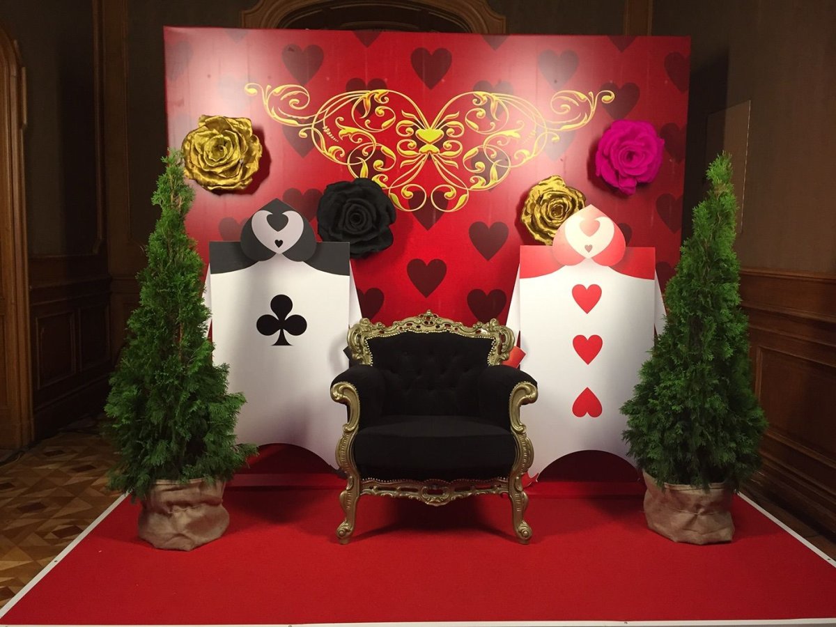 Театральная Новогодняя фотозона