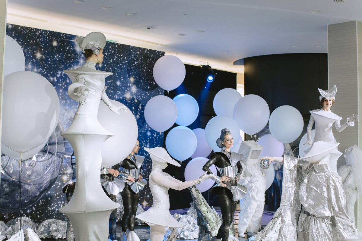 Украшение зала в космическом стиле