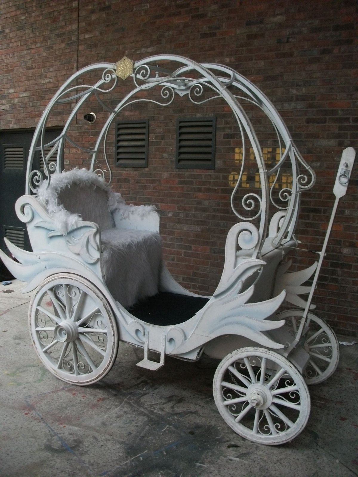 Карета для сада