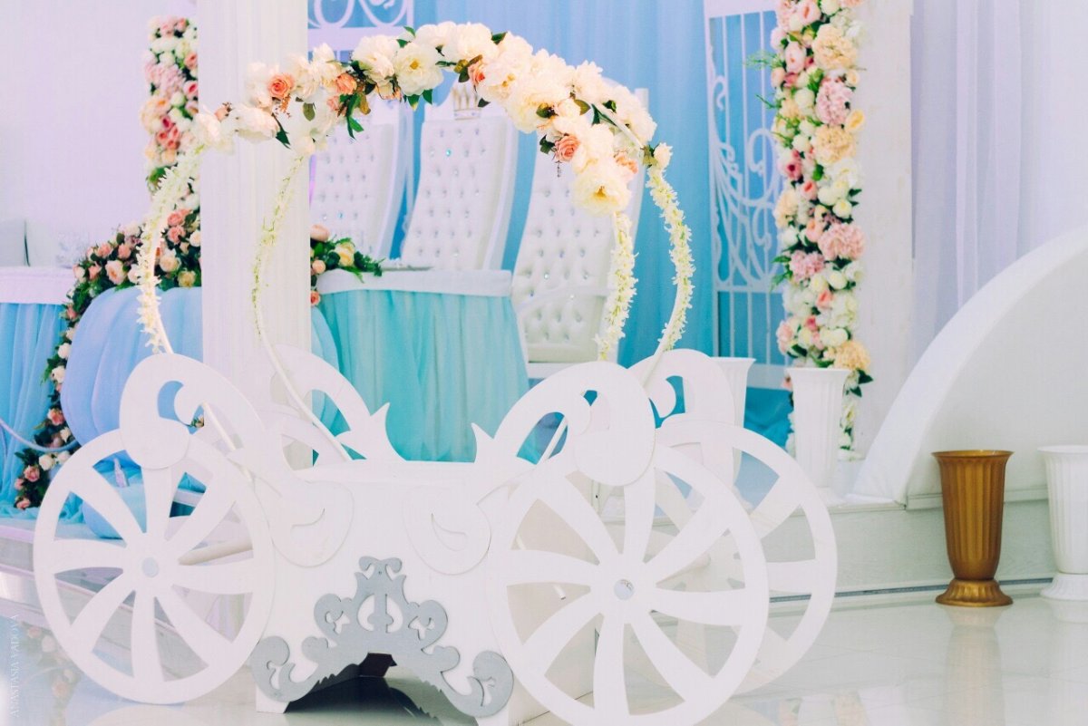 Фотозона карета