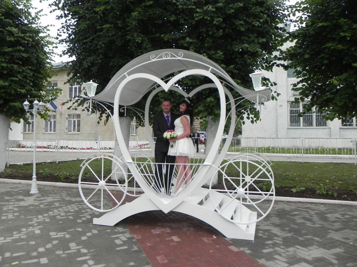 Г Россошь парк Юбилейный скамья примирения