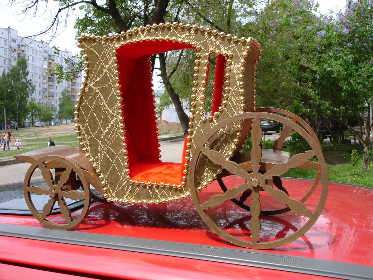 Карета из картона