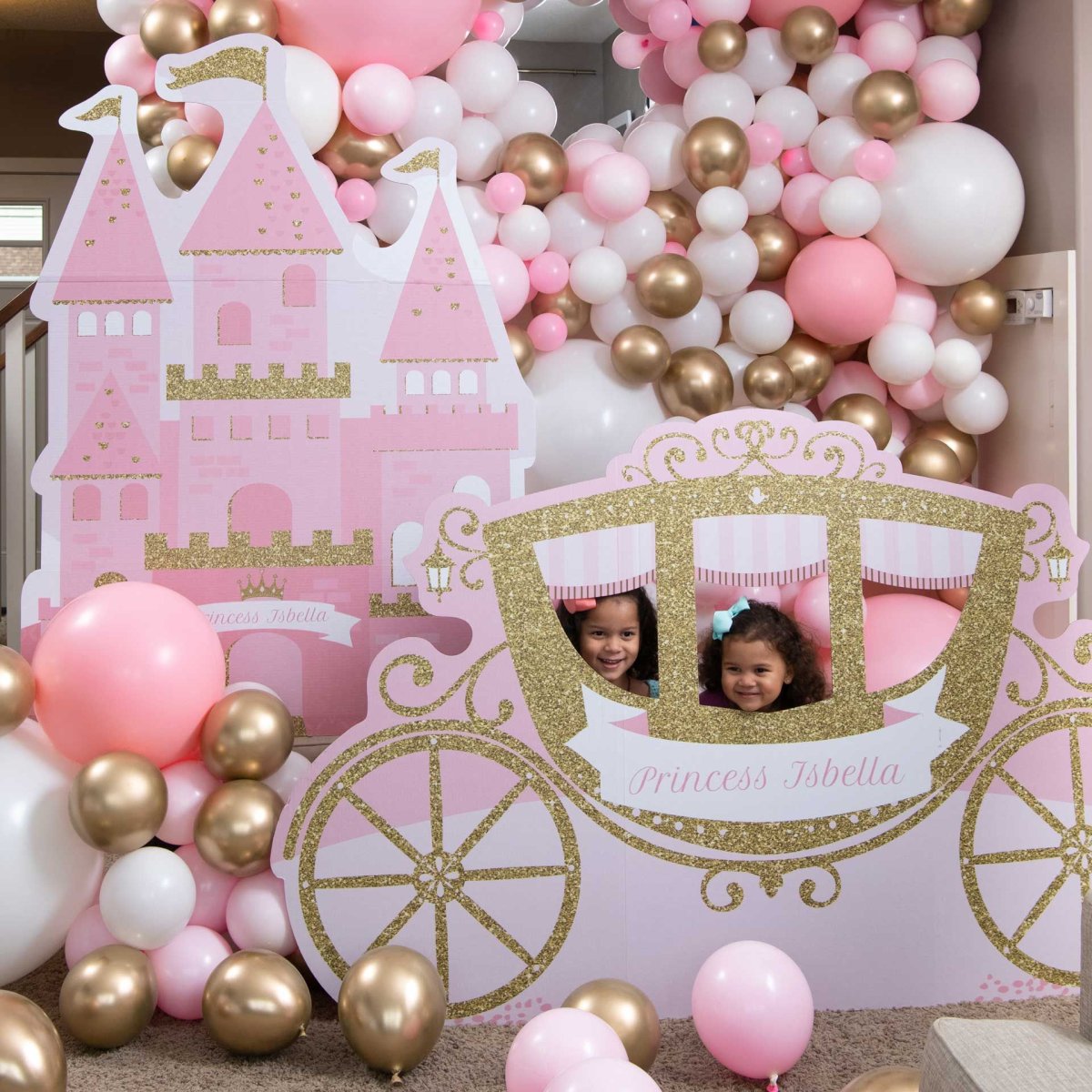 Фотозона с каретой для принцессы