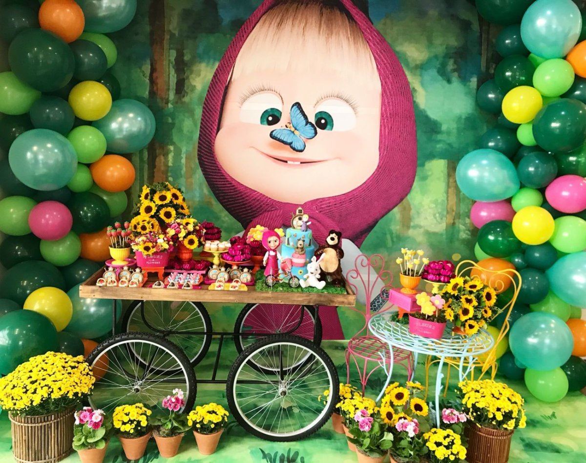 Фотозона в стиле Маша и медведь