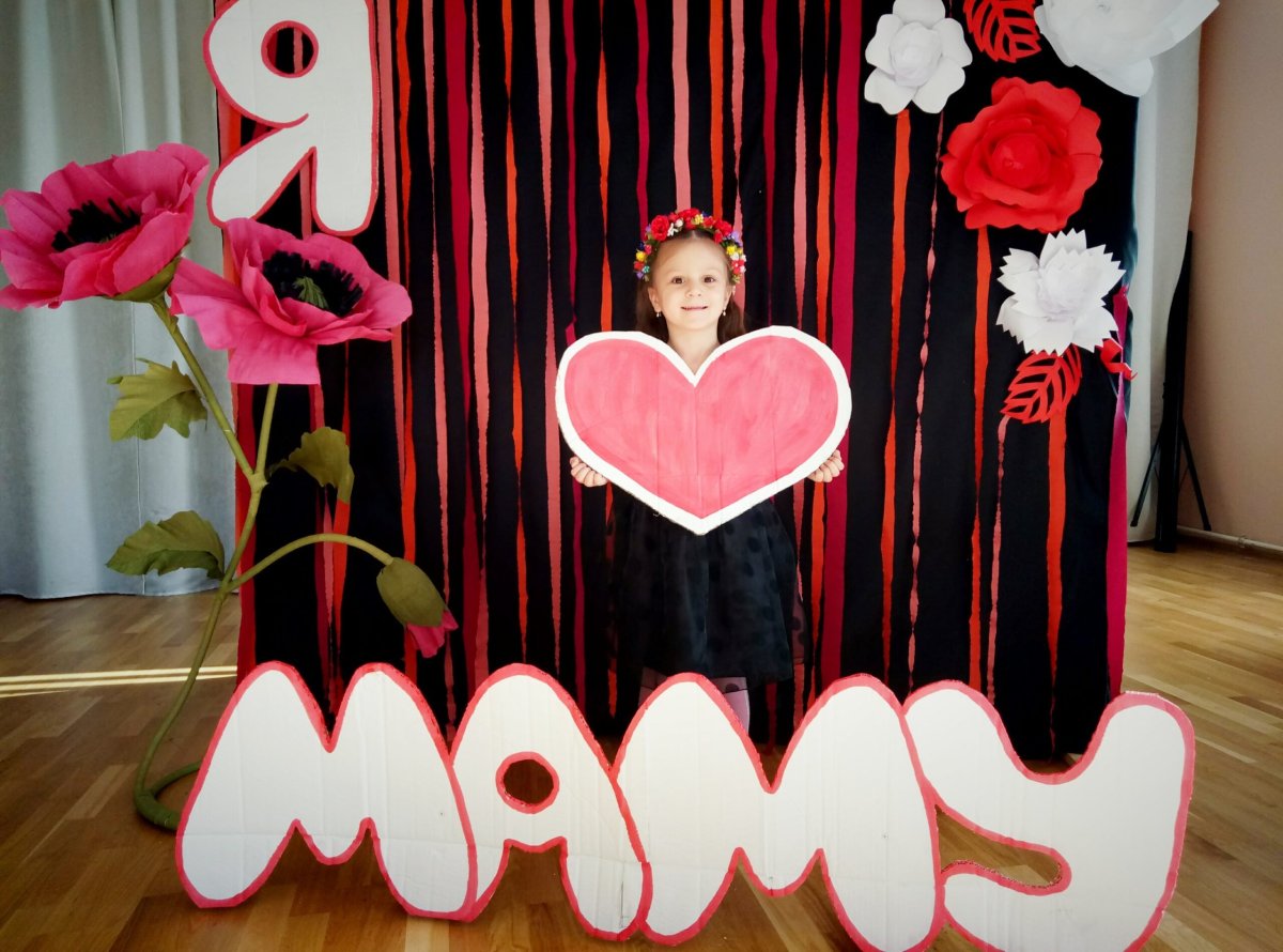 Украшение зала ко Дню матери