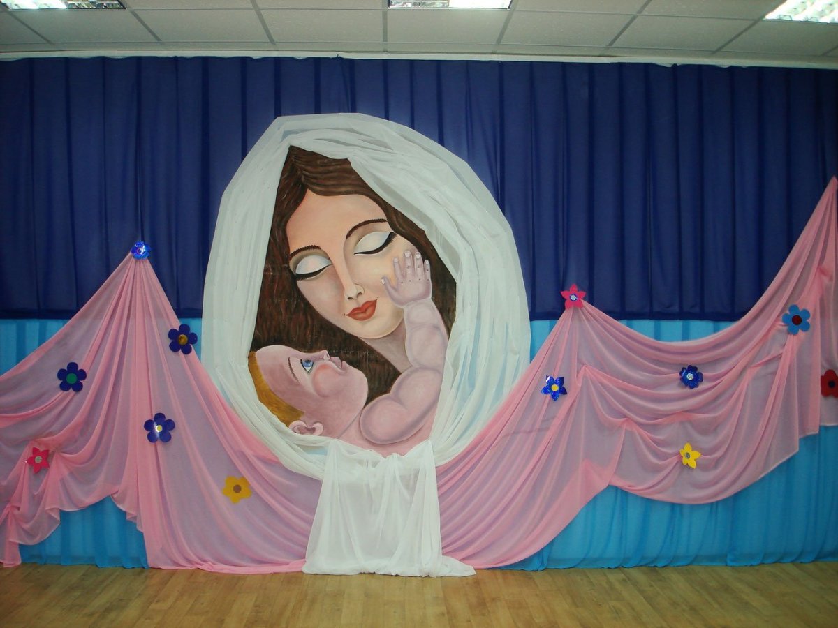 Украшение зала ко Дню матери в детском саду