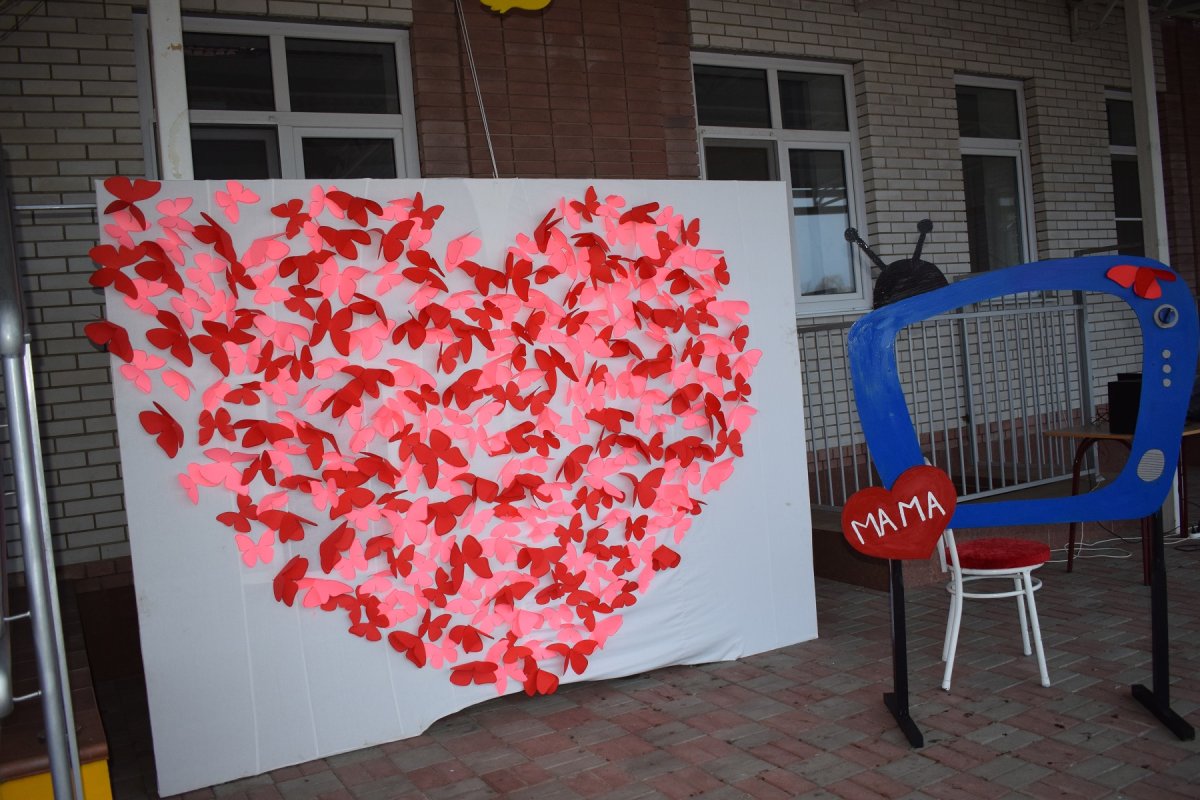 Фотозона на день матери в школе