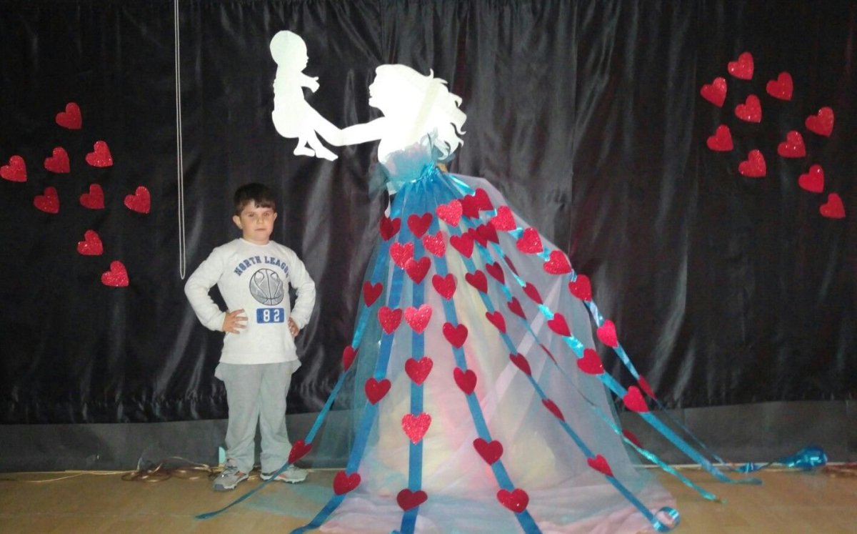 Украшение сцены на день матери