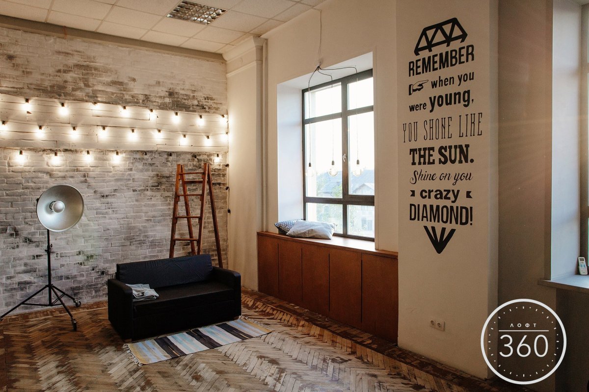 Интерьер лофт в фойе