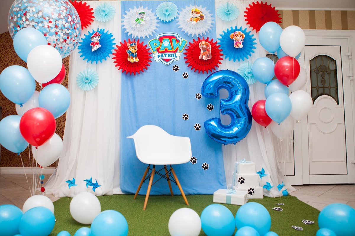 Фотозона с шарами на годик