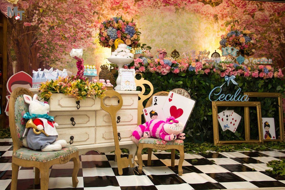 Оформление в стиле Алиса в стране чудес