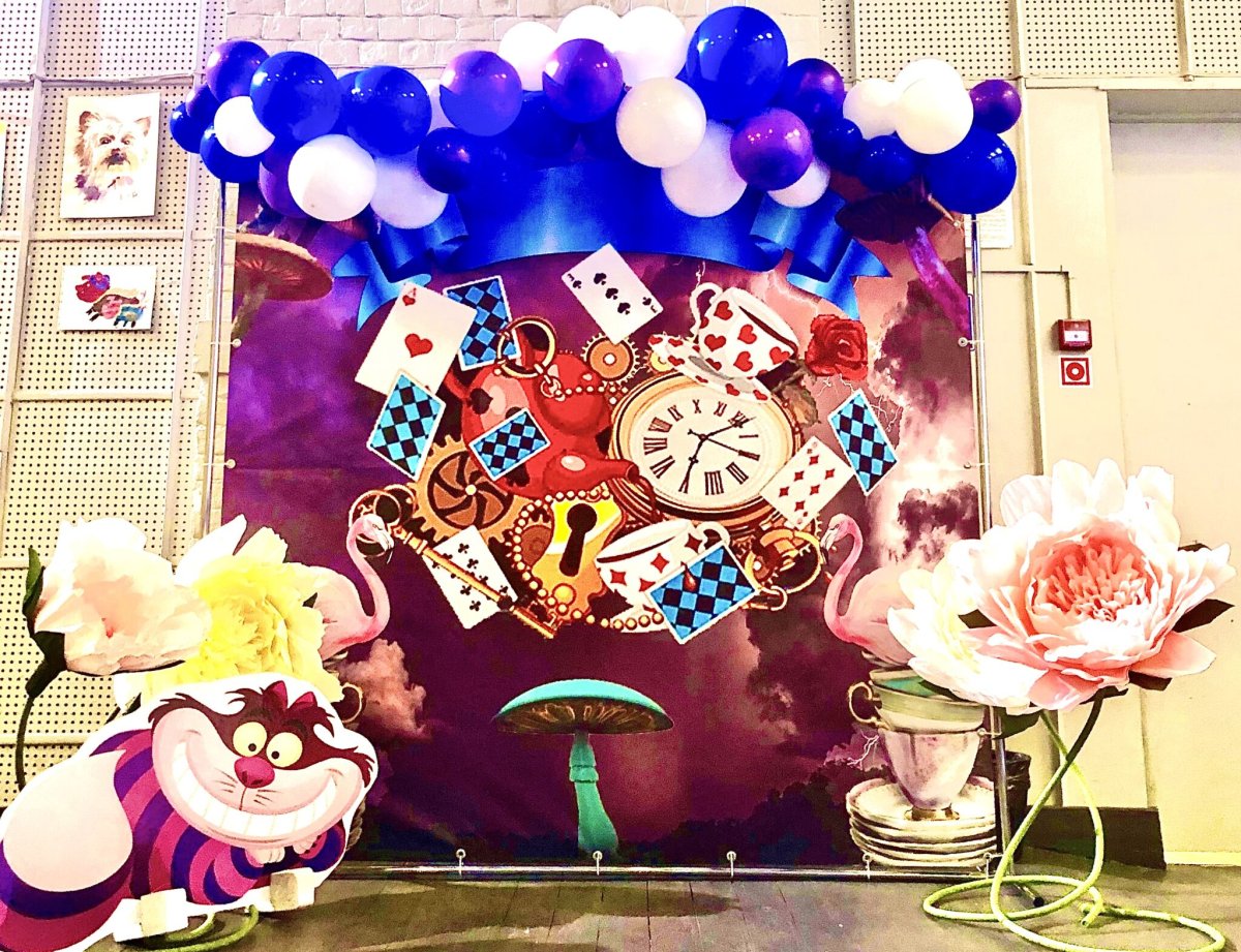 Алиса в Зазеркалье декорации