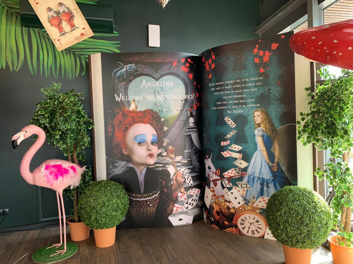 Алиса в стране чудес декорации для праздника