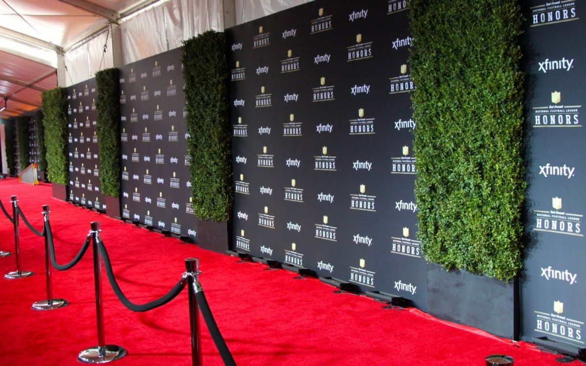 Фотозона на Красном фоне