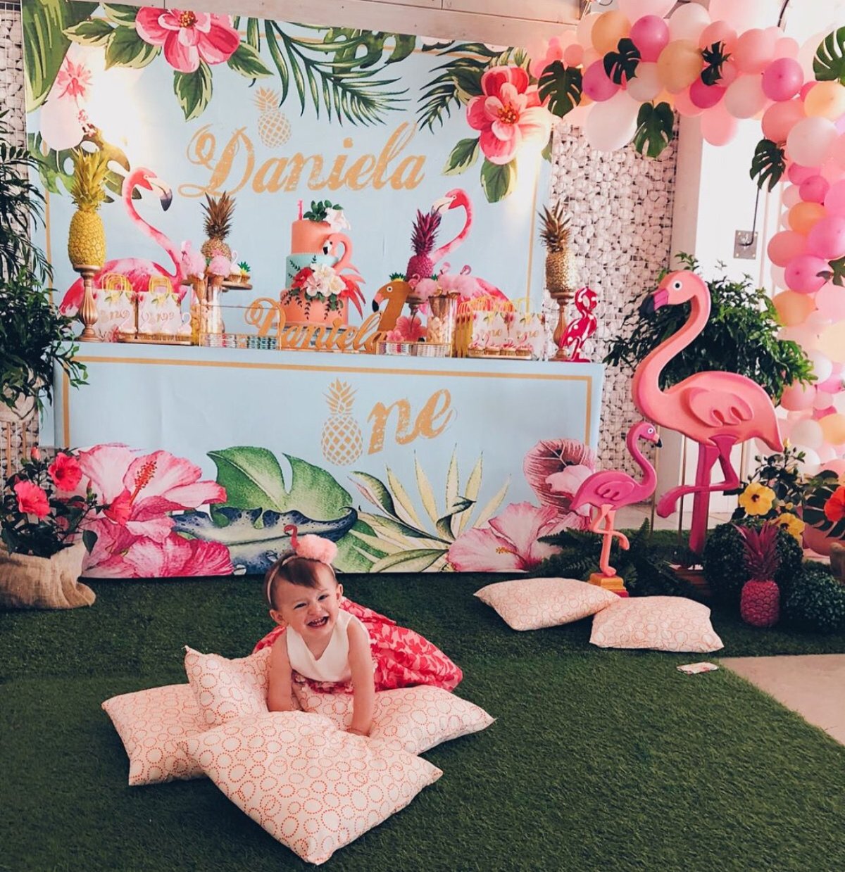 Тропическая вечеринка фотозона