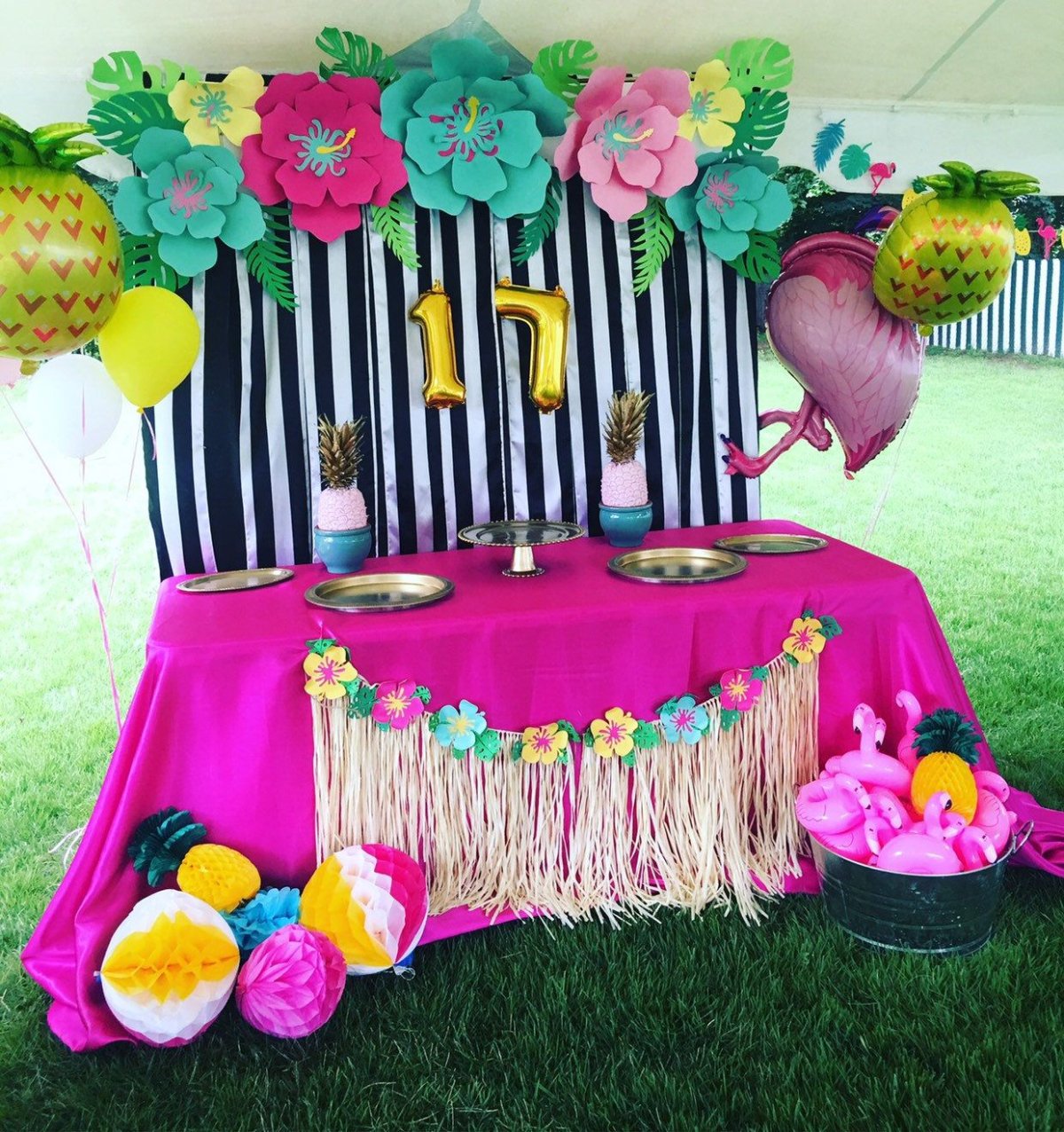 Вечеринка в тропическом стиле