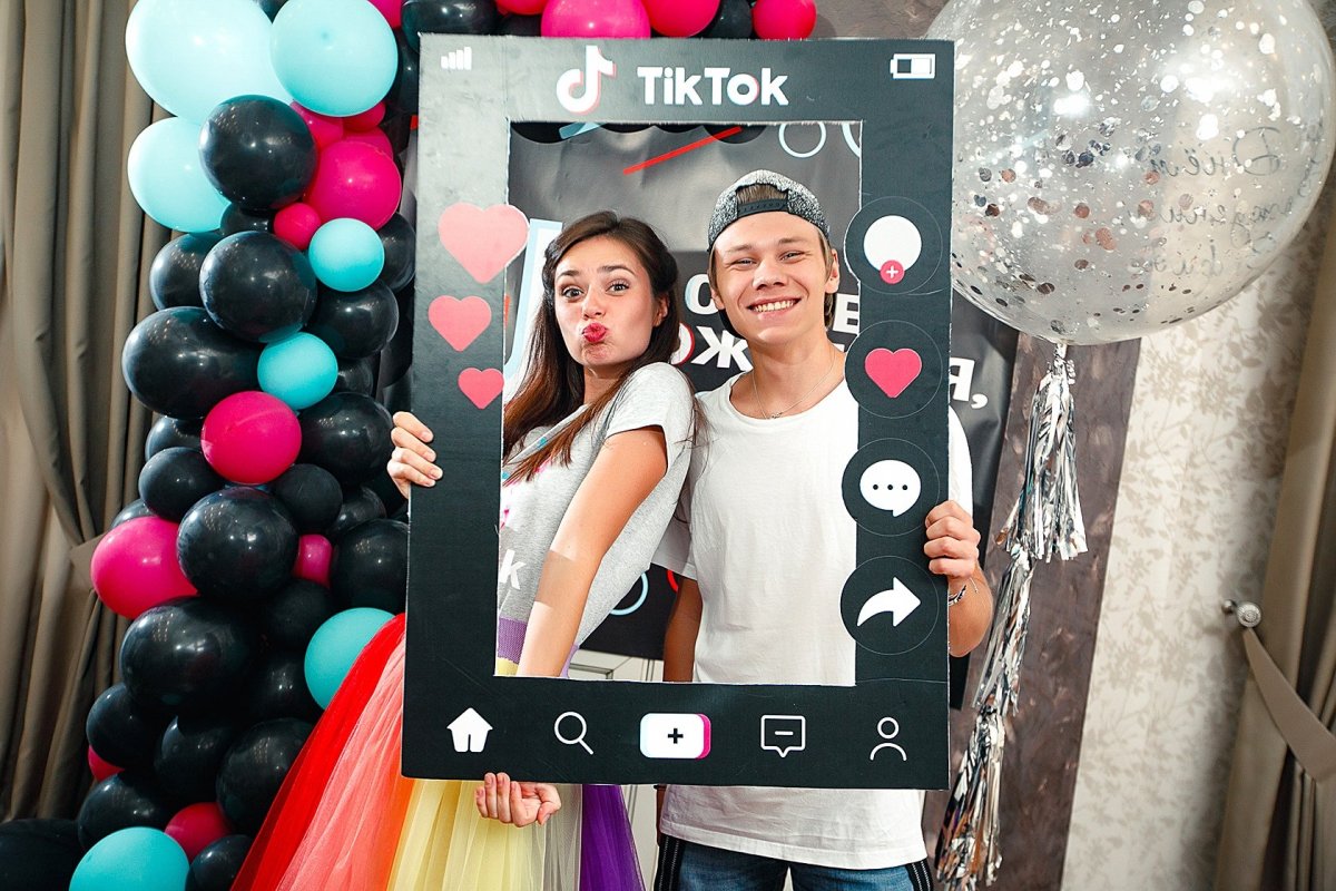 Необычное украшение зала