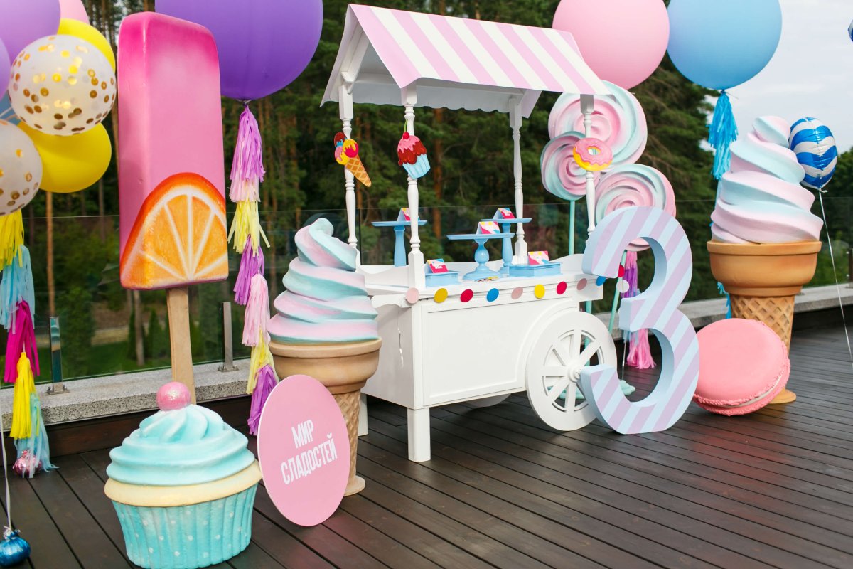 Стойка с шарами на свадьбу