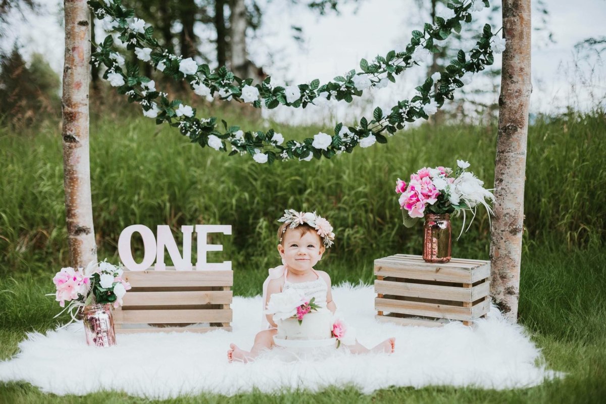 Фотозона на 1 годик на природе