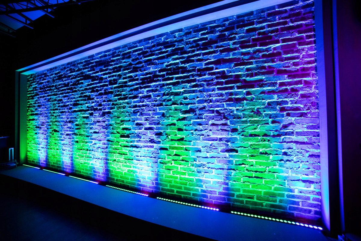 Неон на свадьбе декор