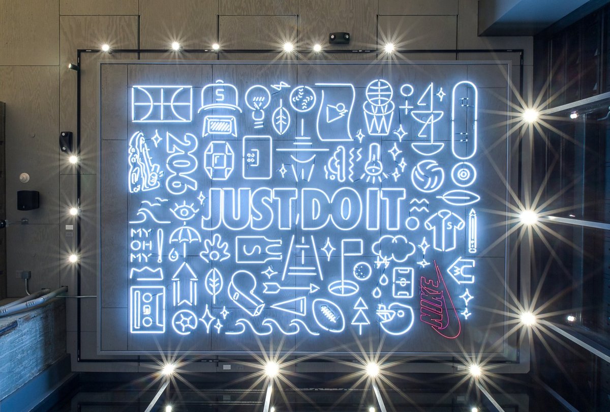 Комната неон