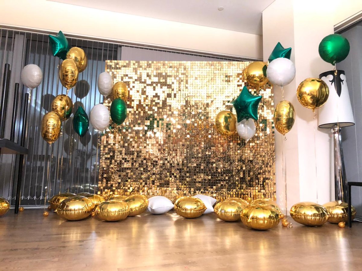 Фотозона пайетки золото