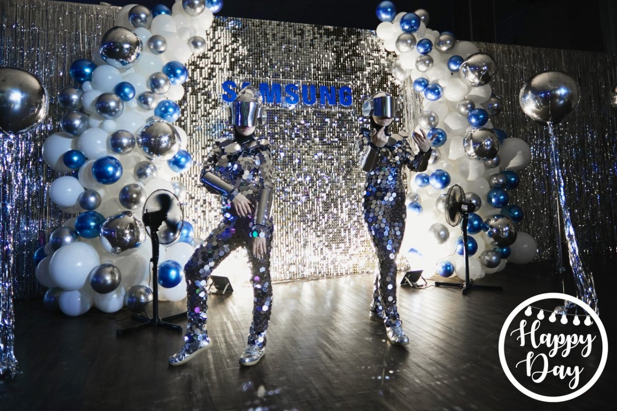 Фотозона с диско шарами