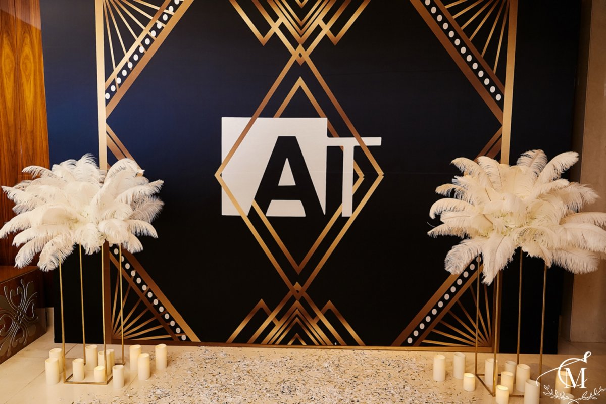 Фотозона в стиле гангстерской вечеринки