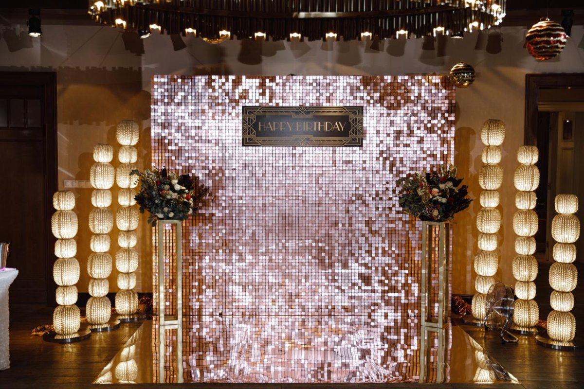 Радужные пайетки фотозона