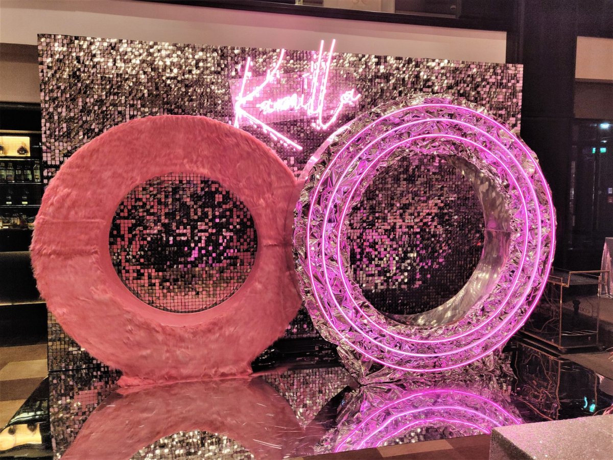 Фотозона с сакурой