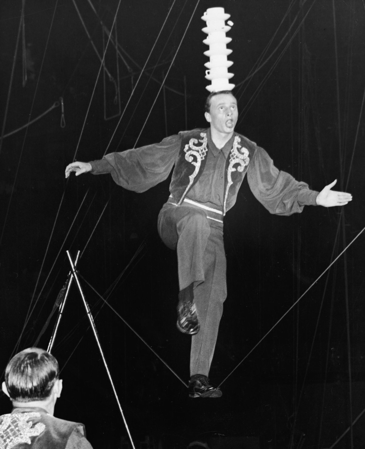 Клоун чих цирк шапито Феникс