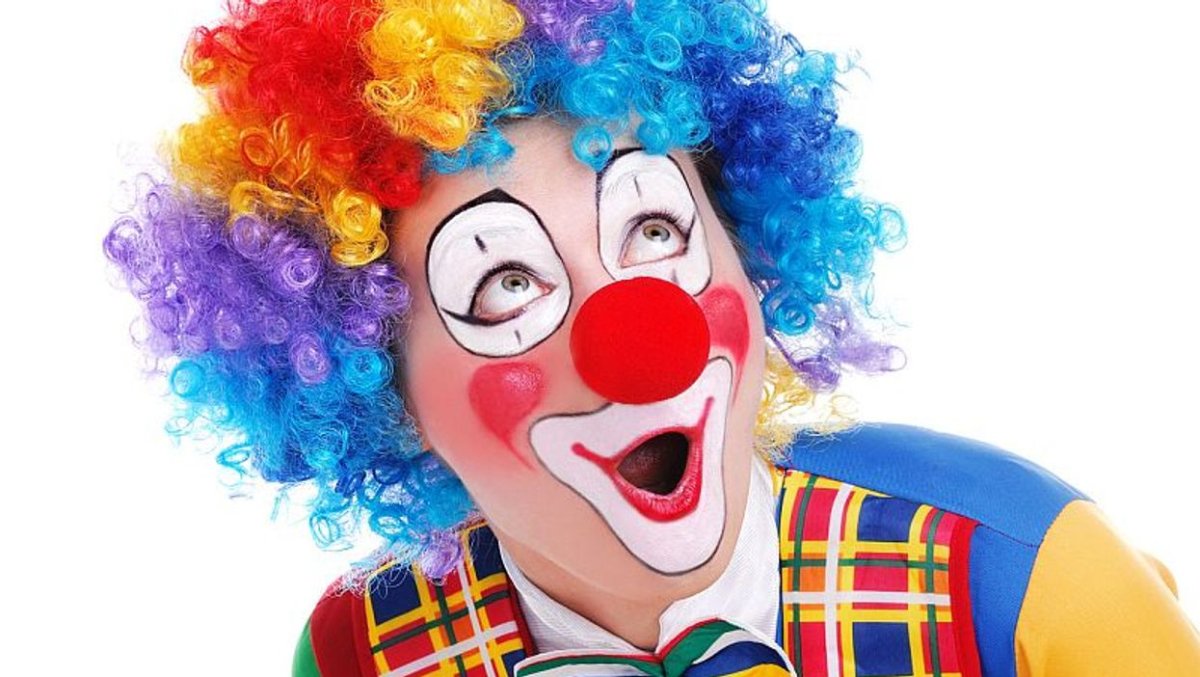 Клоун на белом фоне