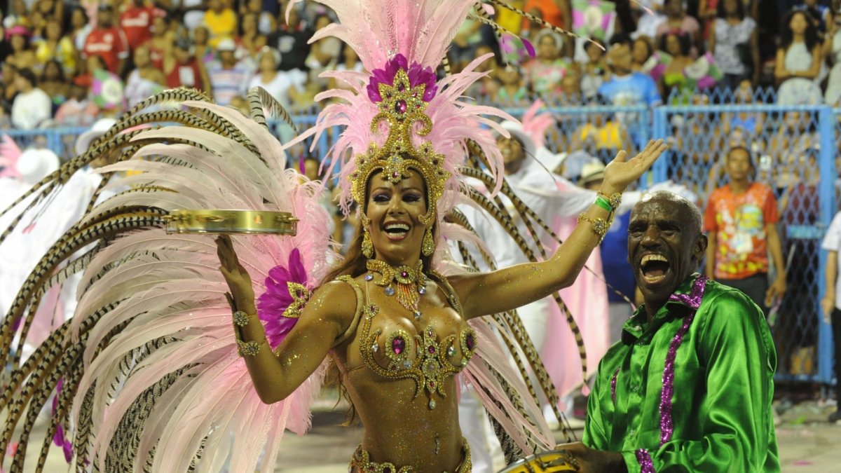 Андреа Мартинс Бразилия карнавал