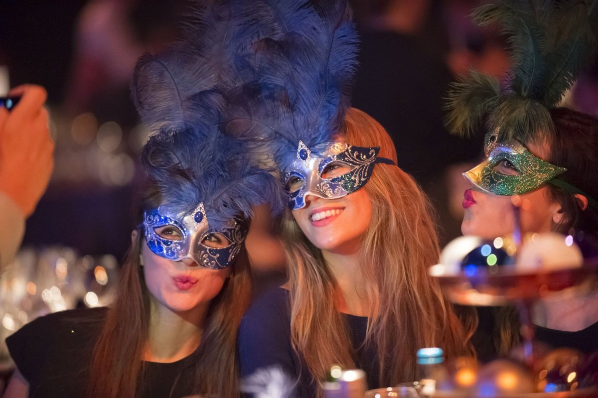 Вечеринка в стиле карнавал