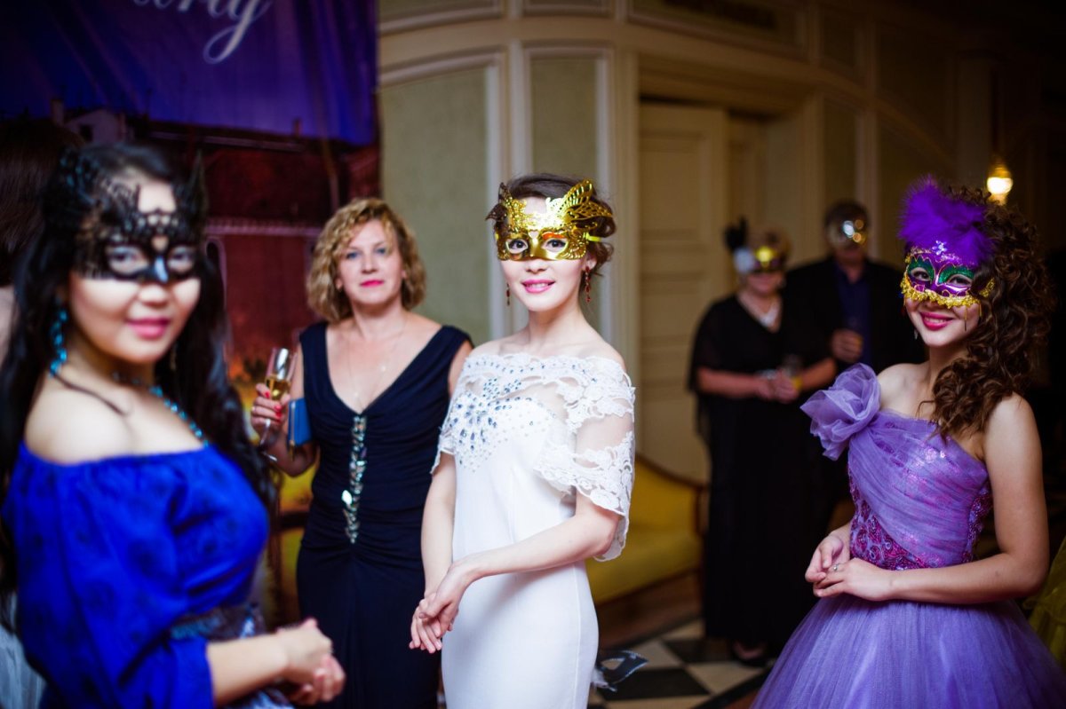 Вечеринка в стиле маскарад