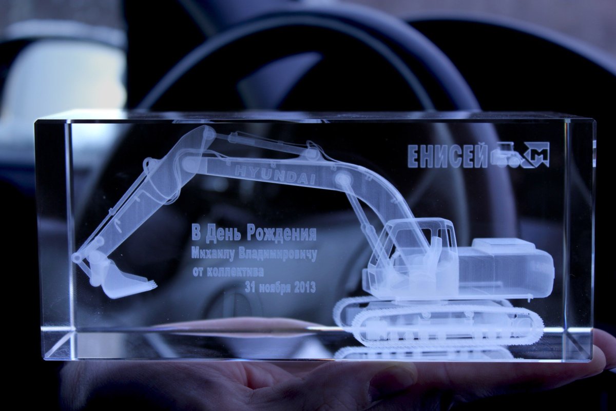 Сувенир из оргстекла с гравировкой