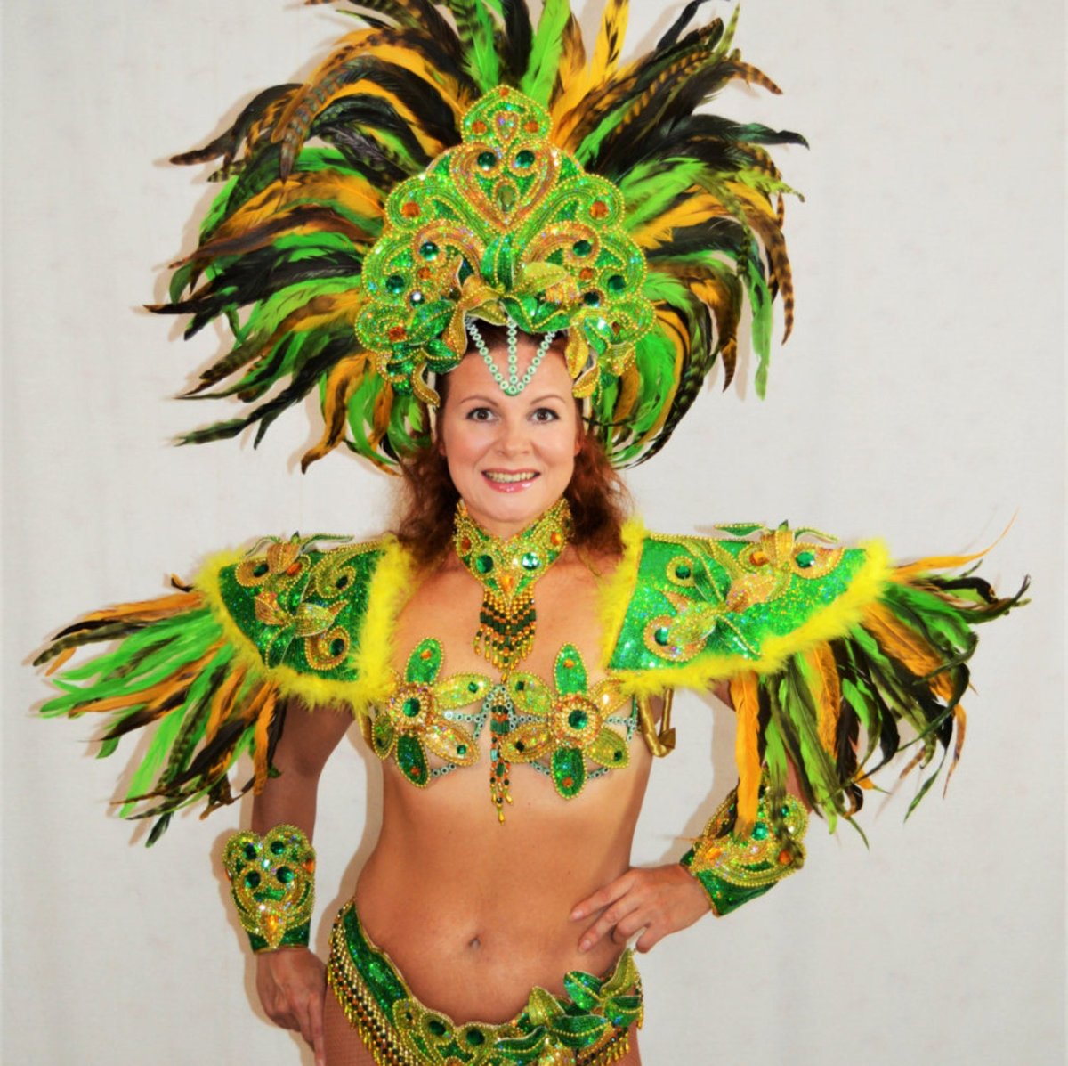 Карнавал Рио головные уборы